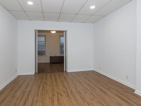 4th image of 2022 42nd St #2