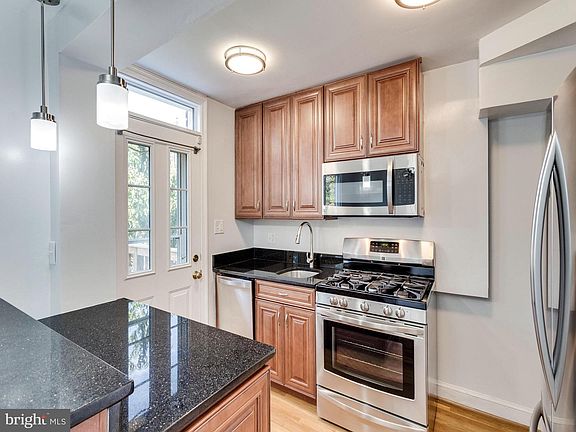 3rd image of 124 Lynhaven Dr