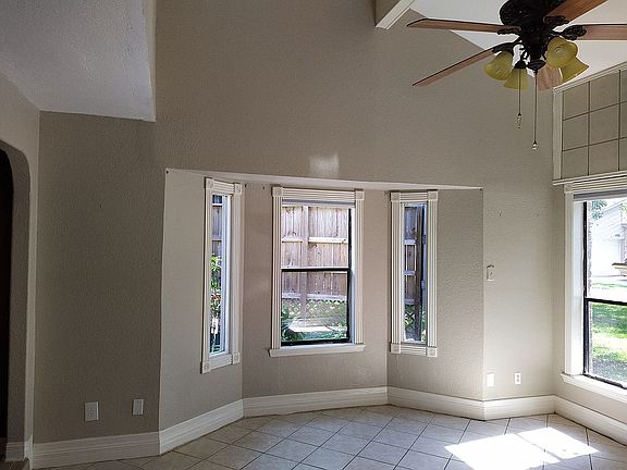 3rd image of 6805 Iroquois Dr