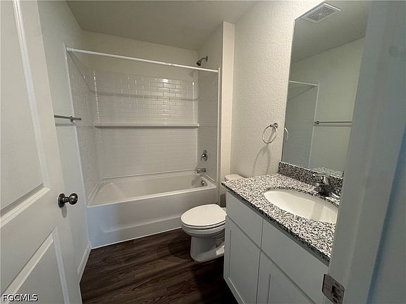 5th image of 858 Friendship Cir