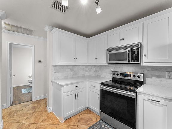 4th image of 2501 Comfort Dr