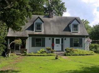 240 Aqueduct Rd, Cranston, RI 02910