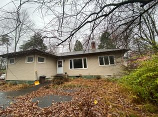 131 Milton Rd, Oak Ridge, NJ 07438