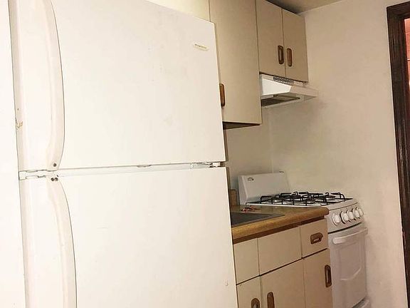 5th image of 51 W 70th St APT 3B