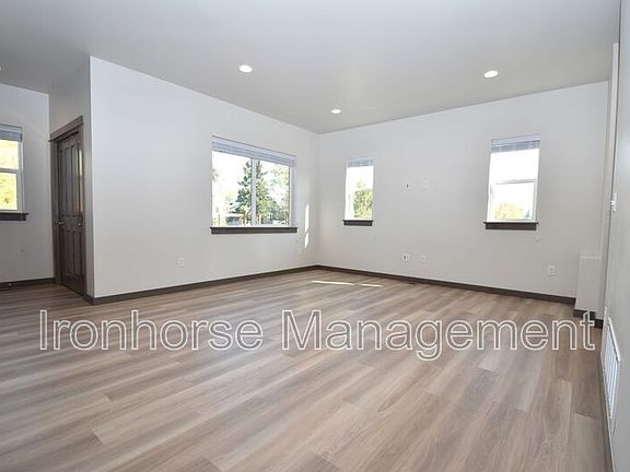 5th image of 2978 W Babcock St