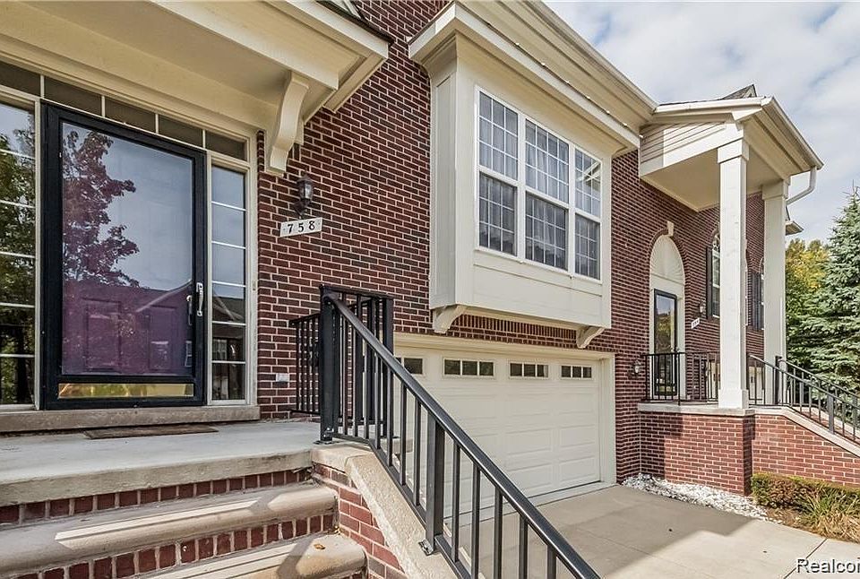 1st image of 758 Sandalwood Dr