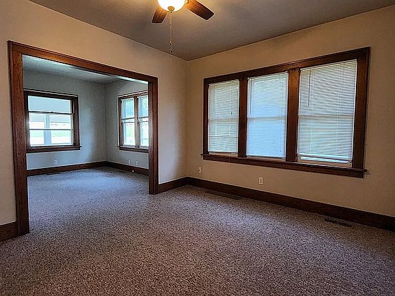 4th image of 706 N Walnut St