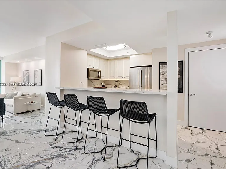 3400 SW 27th Ave #605 — Photo 4
