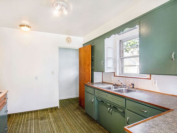 5th image of 860 Dorroll St NE