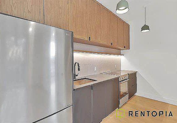 3rd image of 426 Tompkins Ave APT 1B