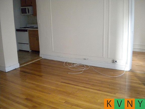 3rd image of 455 W 34th St APT 6B