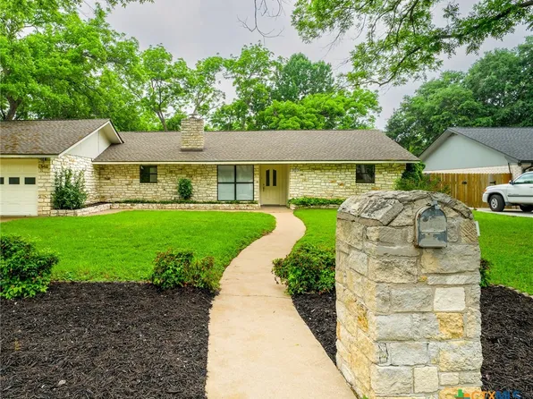 303 Stewart St, Meadowlakes, TX 78654
