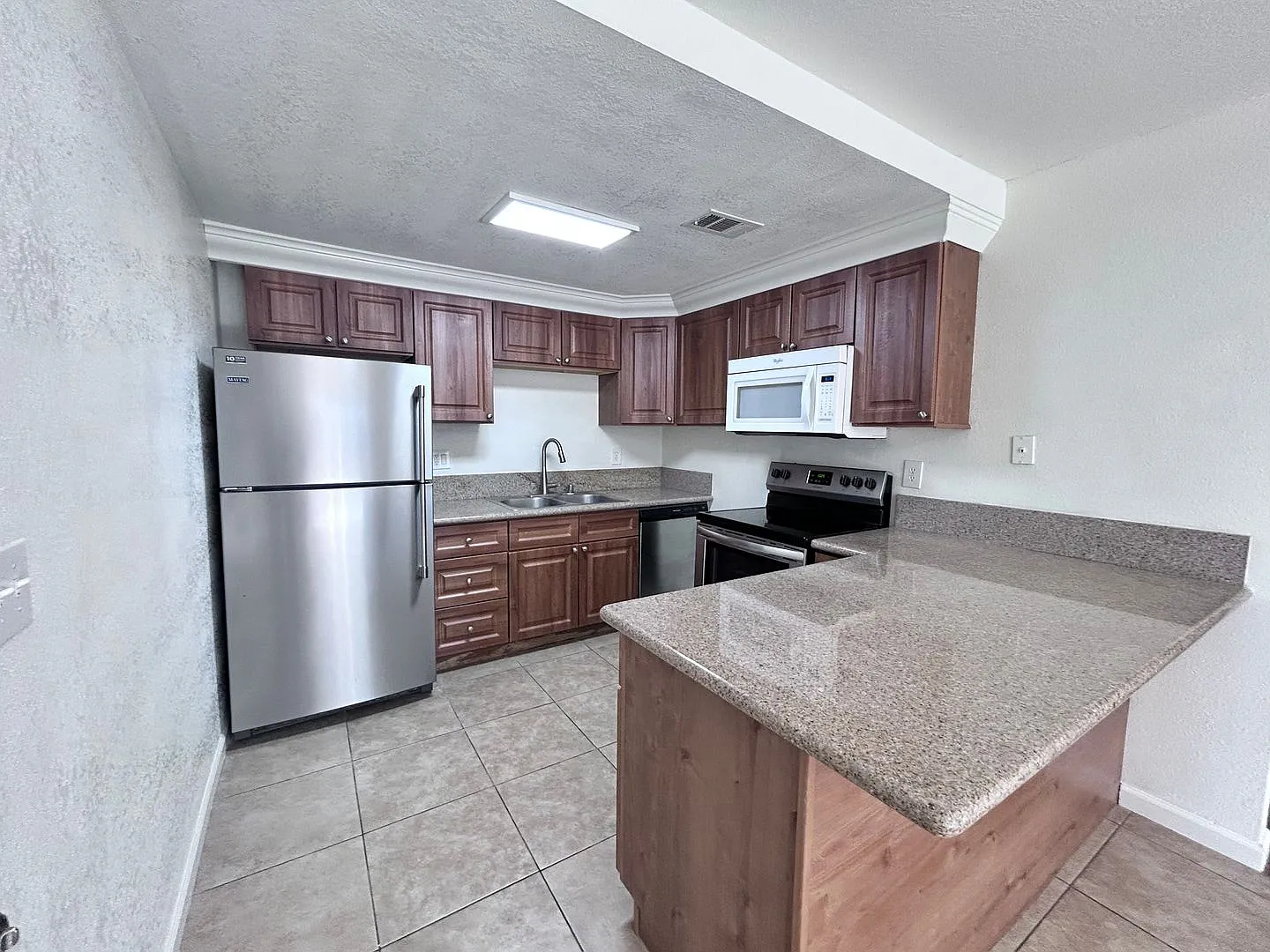 3148-3150 Laurelhurst Drive — Photo 2