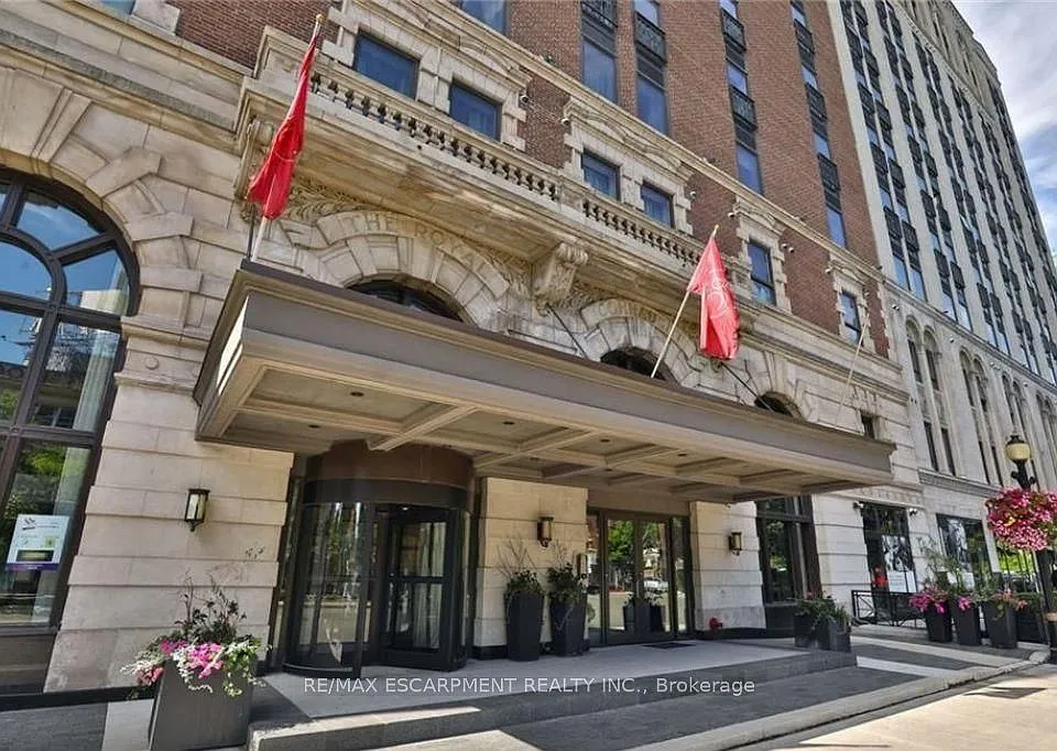 112 King St E #1105