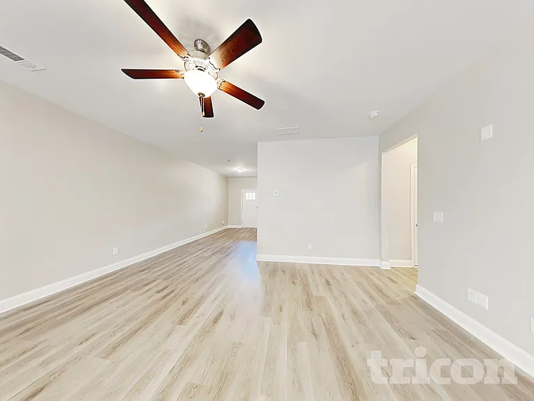 821 Crescent Way — Photo 3