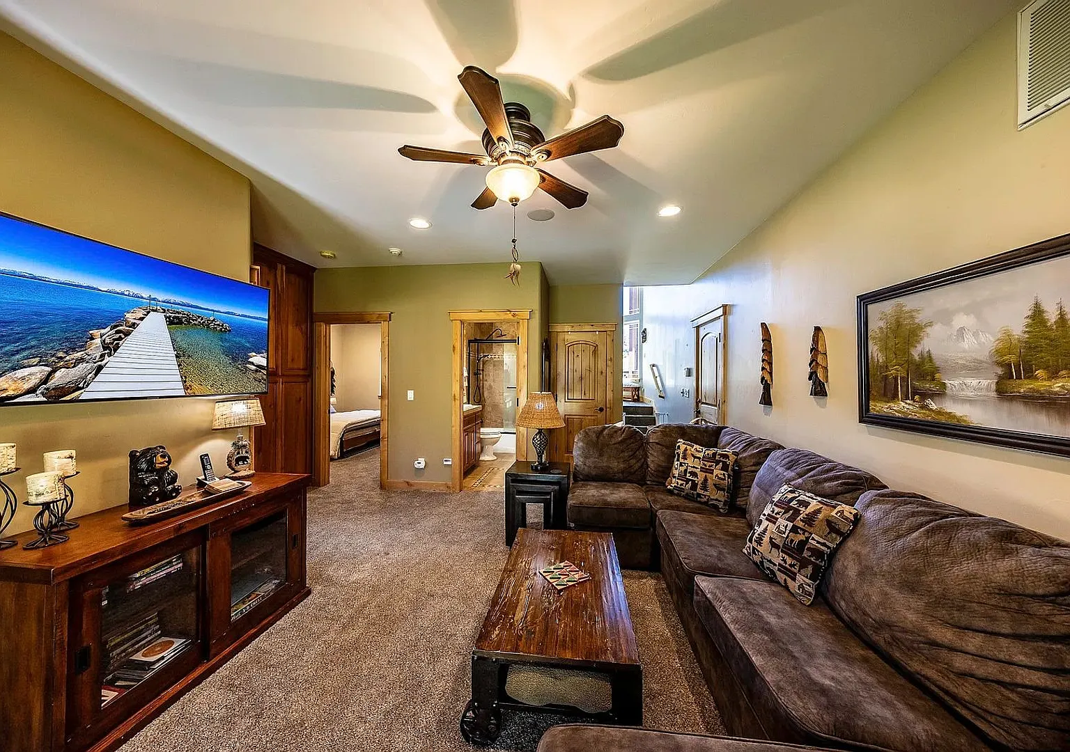 Large Mountain Luxury Home — Photo 4