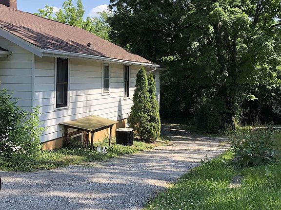 4th image of 410 E Hillside Dr