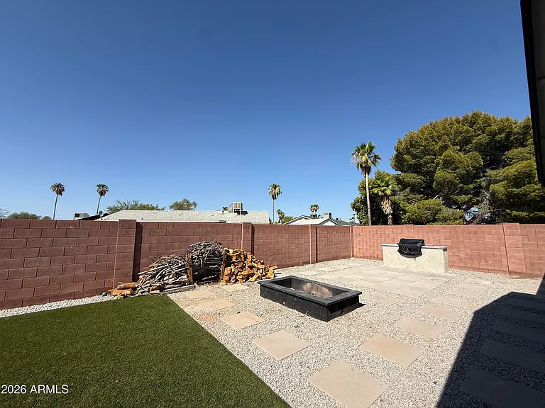 2116 E Marconi Ave — Photo 16