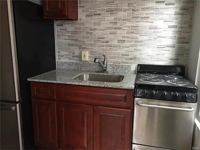 5th 739 N — Photo 4