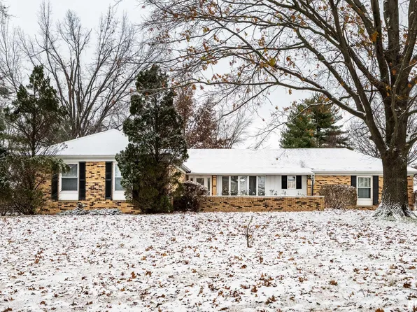 105 Woodlake Ln, Eldorado, IL 62930