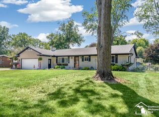 9143 Clover Dr, Temperance, MI 48182