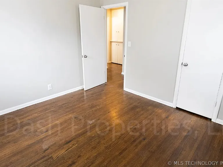 3724 S Knoxville Ave — Photo 10