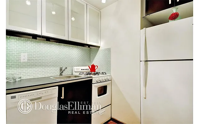 Sold by Douglas Elliman | media 19