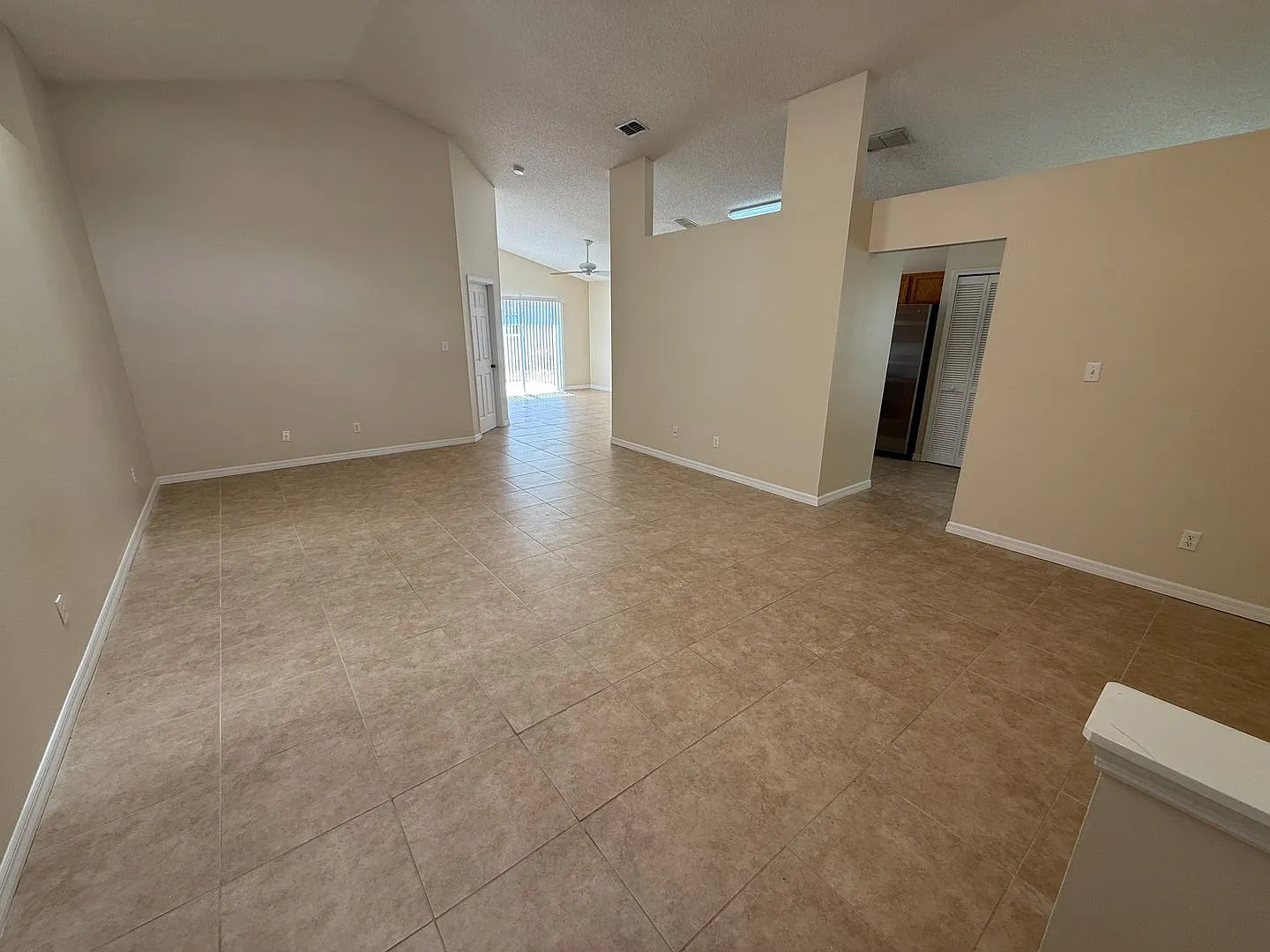 3/2 Single Family Home In Waterford Lakes Available August 17th! — Photo 2