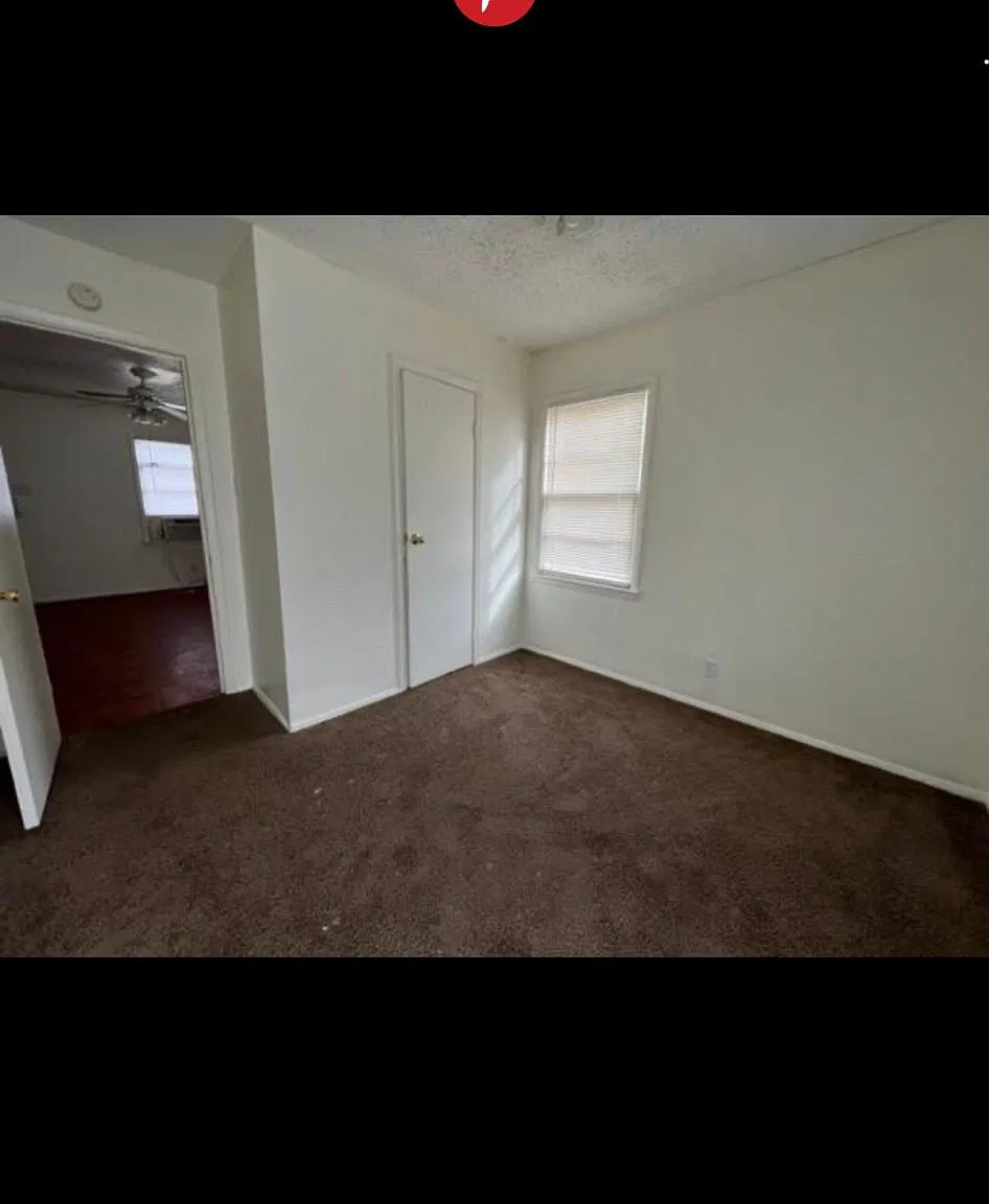 5401 Encino Rd — Photo 2