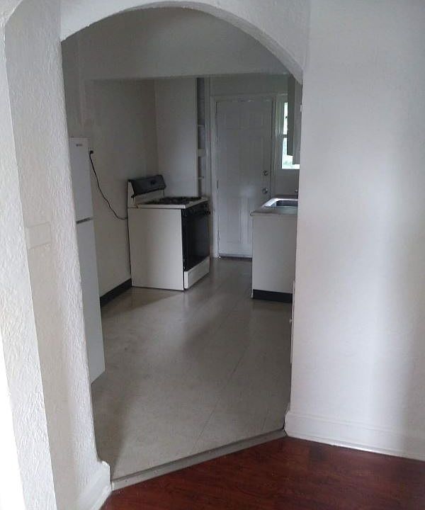 2nd image of 985 Debbe Ln APT 4