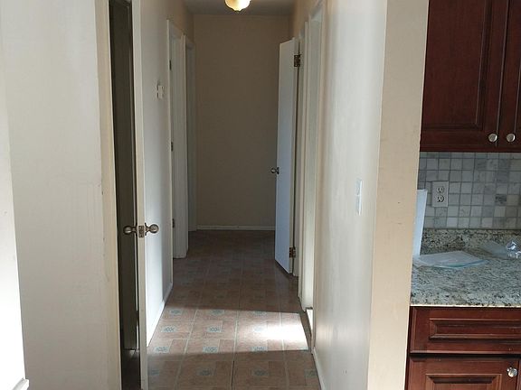 4th image of 19 Springer Ave