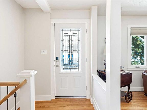 5th image of 2724 W Lougheed Dr SW