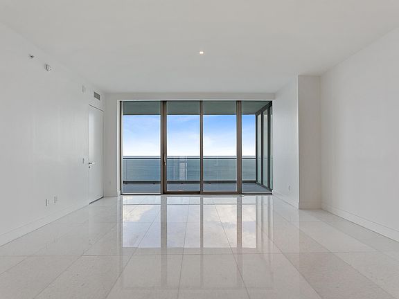 3rd image of 18975 Collins Ave #4602