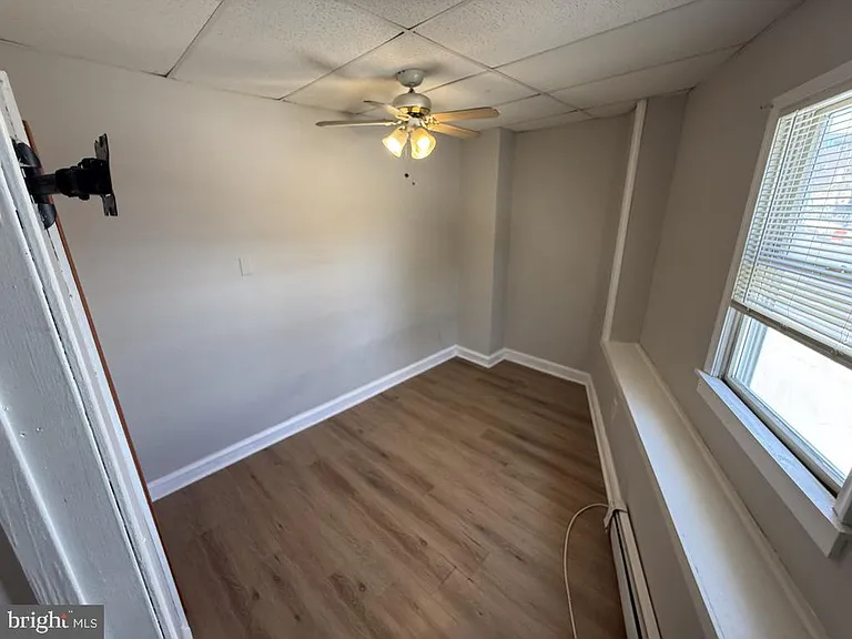 402 N Springfield Rd — Photo 10