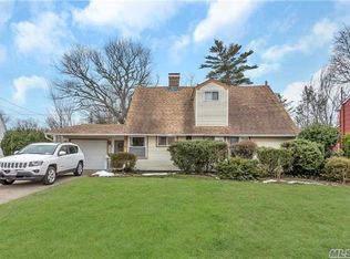 35 Ramble Ln, Levittown, NY