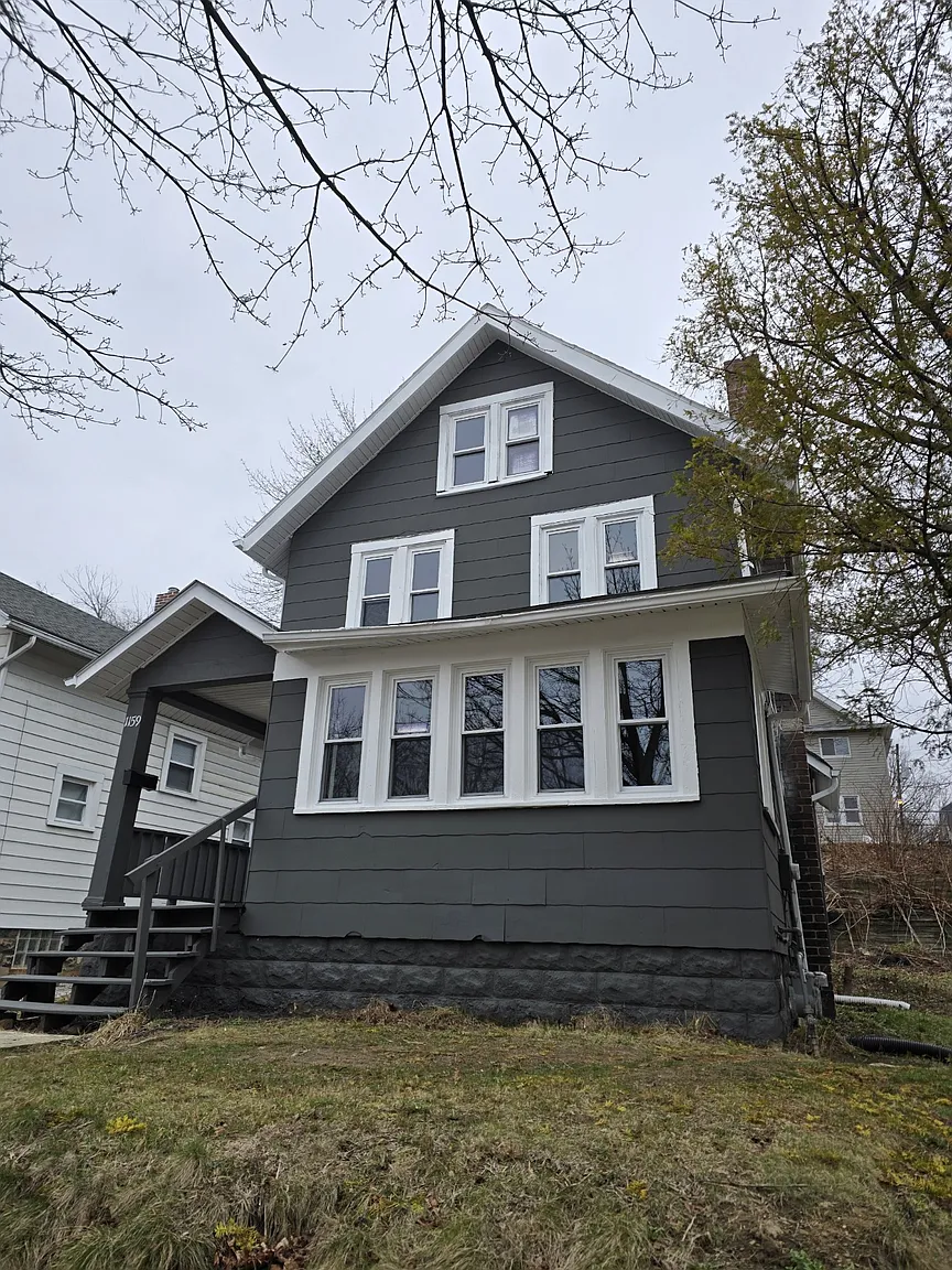 1159 Pondview Ave photo 1