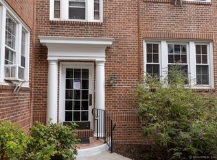 31 Robin Rd APT 102, West Hartford, CT 06119