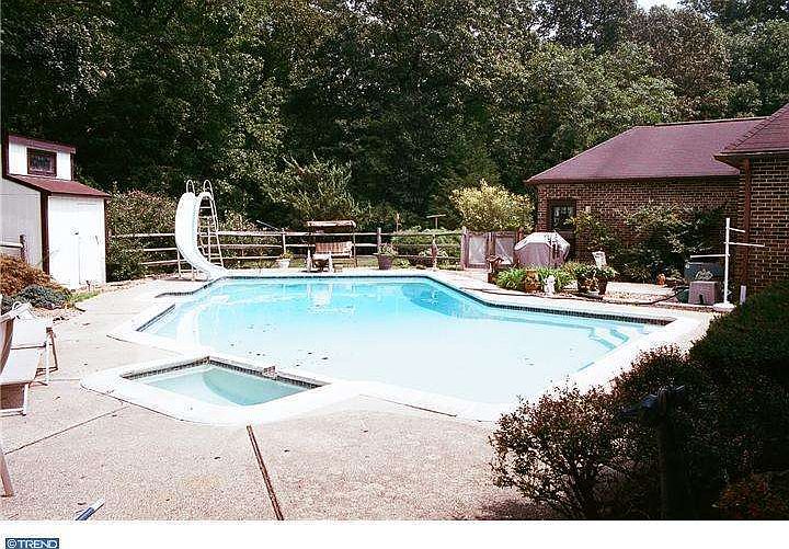 1st image of 317 Caravel Dr