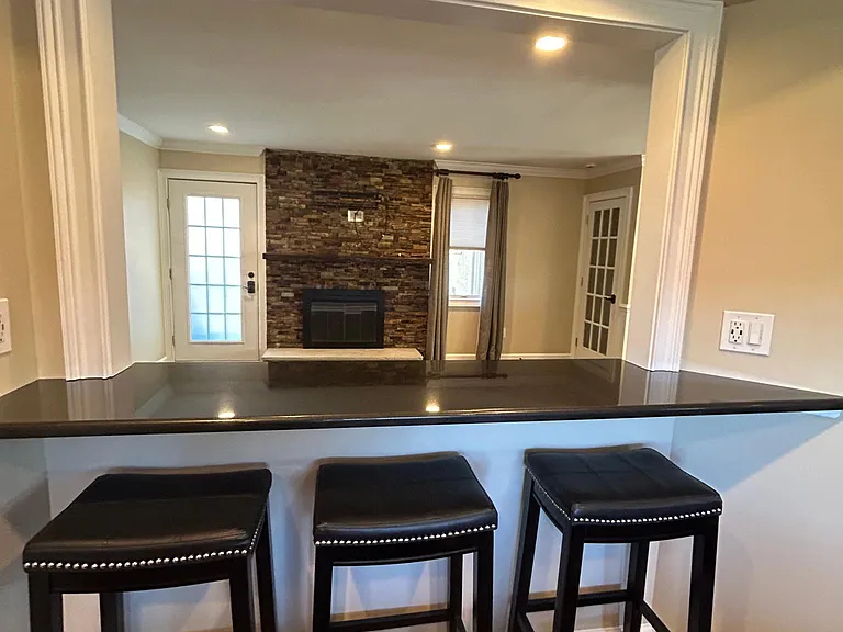 1423 Kathleen Ct — Photo 4