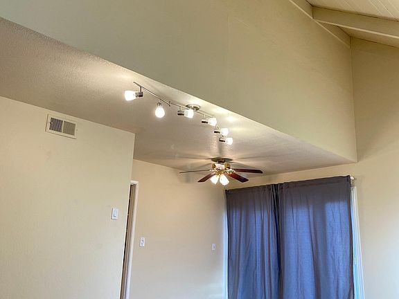 4th image of 400 Pine Wood Ln