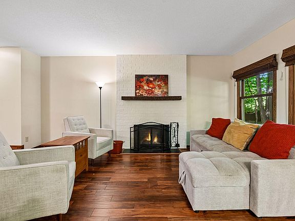 5th image of 8823 Basswood Rd
