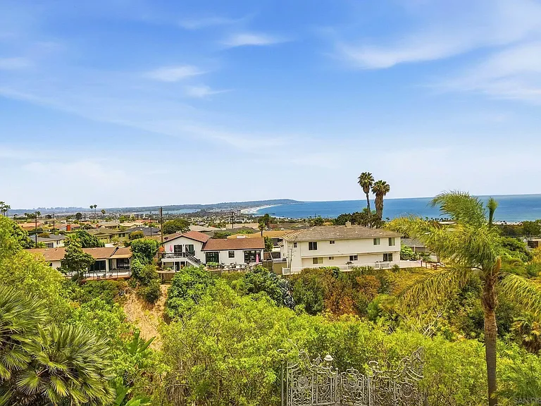 1011 Avenida Amantea — Photo 60