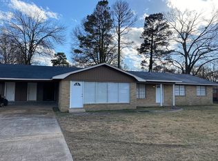 514 Redwater Rd, Wake Village, TX 75501