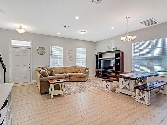 3rd image of 9396 Meadow Hunt Way