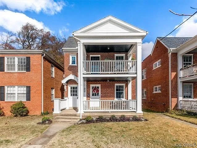 2 bed, 900 sqft, $1,800 — Photo 1