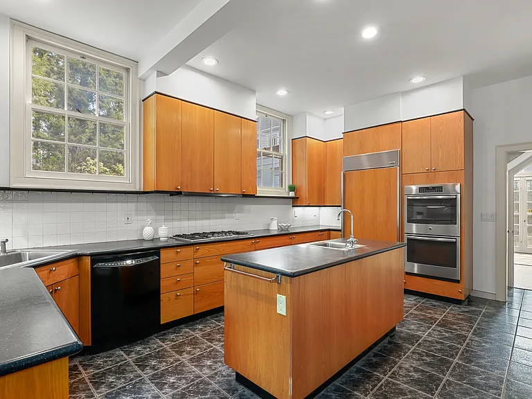 32 Orchard Dr — Photo 11