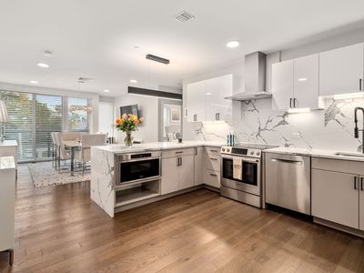 68 Los Angeles St #Penthouse 5, Newton, MA, 02458