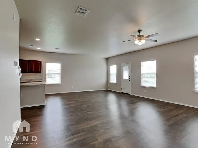 211 Stevens Smt — Photo 8