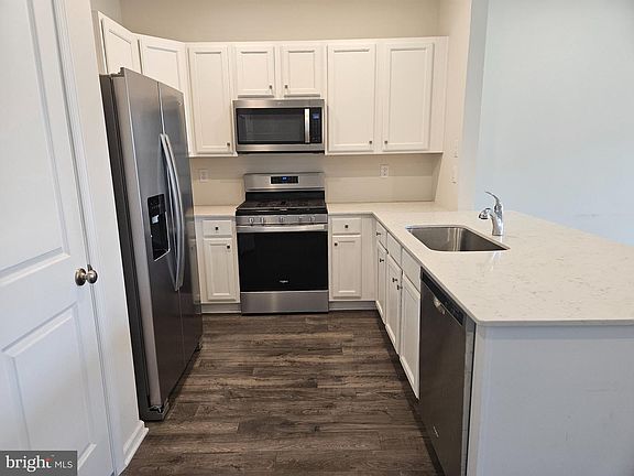 5th image of 386 Trego Ave