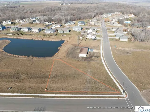 10 N Pointe Ct, Mankato, MN 56003